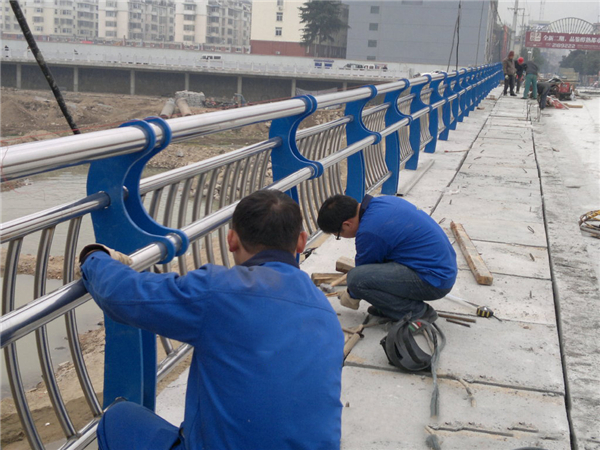 白城不锈钢河道护栏的特性及其在城市景观中的应用